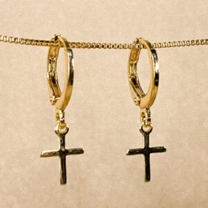 Brinco Argolinha com Cruz Banhado em Ouro 18k